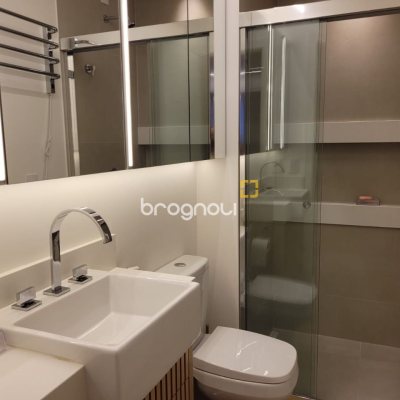 Apartamento com 73m², 2 quartos (sendo 1 suíte), 2 garagens, no bairro Centro em Florianópolis