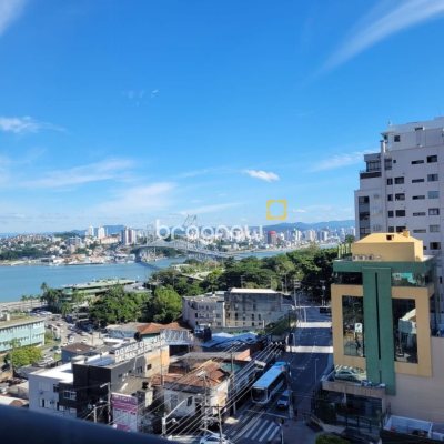 Apartamento com 73m², 2 quartos (sendo 1 suíte), 2 garagens, no bairro Centro em Florianópolis