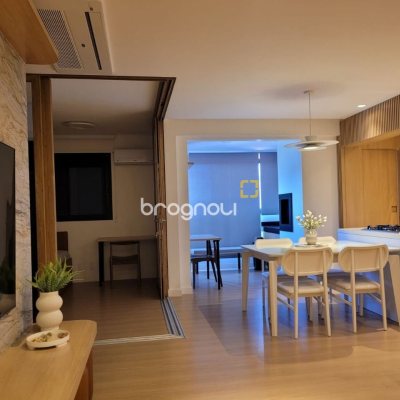 Apartamento com 73m², 2 quartos (sendo 1 suíte), 2 garagens, no bairro Centro em Florianópolis