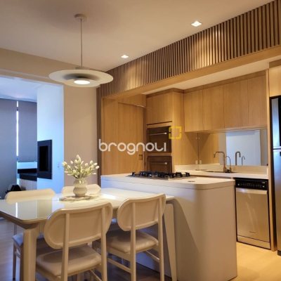 Apartamento com 73m², 2 quartos (sendo 1 suíte), 2 garagens, no bairro Centro em Florianópolis