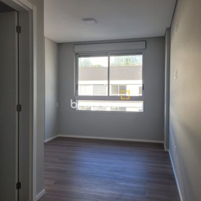 Apartamento com 139m², 3 quartos (sendo 3 suítes), 2 garagens, no bairro Jardim Atlântico em Florianópolis