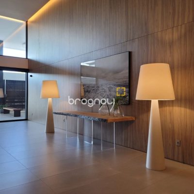 Apartamento com 139m², 3 quartos (sendo 3 suítes), 2 garagens, no bairro Jardim Atlântico em Florianópolis