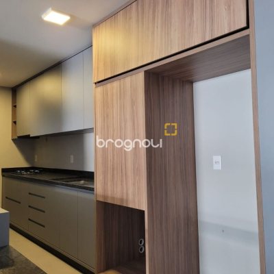 Apartamento com 139m², 3 quartos (sendo 3 suítes), 2 garagens, no bairro Jardim Atlântico em Florianópolis