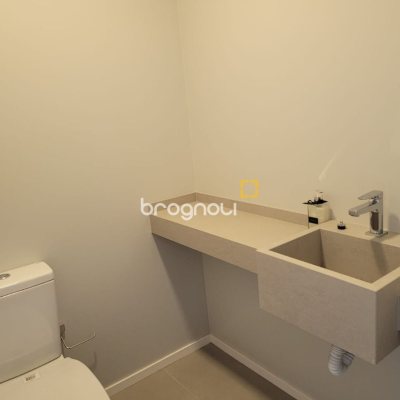 Apartamento com 139m², 3 quartos (sendo 3 suítes), 2 garagens, no bairro Jardim Atlântico em Florianópolis