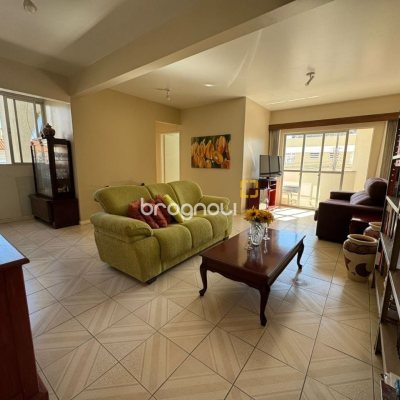 Apartamento com 163m², 5 quartos, 2 garagens, no bairro Balneário em Florianópolis