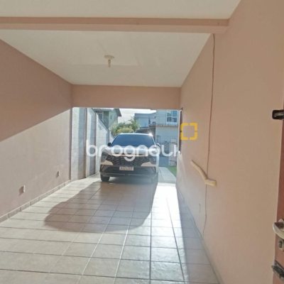 Casa com 184m², 3 quartos (sendo 1 suíte), 3 garagens, no bairro Carianos em Florianópolis