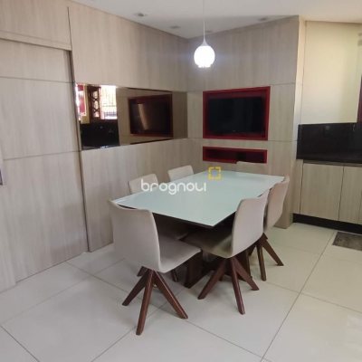 Casa com 184m², 3 quartos (sendo 1 suíte), 3 garagens, no bairro Carianos em Florianópolis
