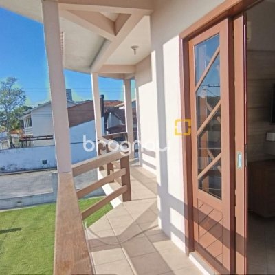Casa com 184m², 3 quartos (sendo 1 suíte), 3 garagens, no bairro Carianos em Florianópolis