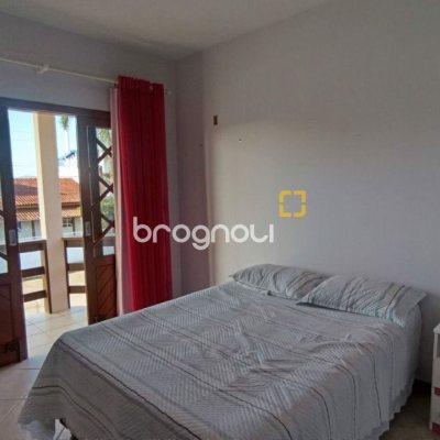 Casa com 184m², 3 quartos (sendo 1 suíte), 3 garagens, no bairro Carianos em Florianópolis
