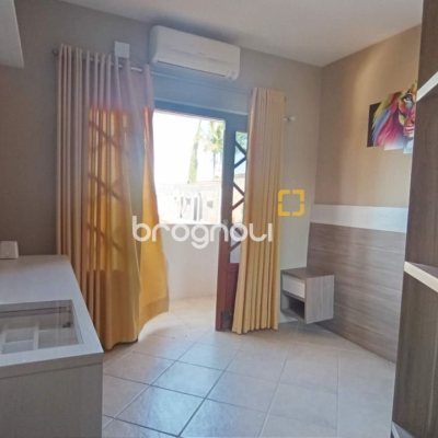 Casa com 184m², 3 quartos (sendo 1 suíte), 3 garagens, no bairro Carianos em Florianópolis
