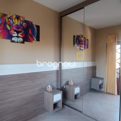 Casa com 184m², 3 quartos (sendo 1 suíte), 3 garagens, no bairro Carianos em Florianópolis