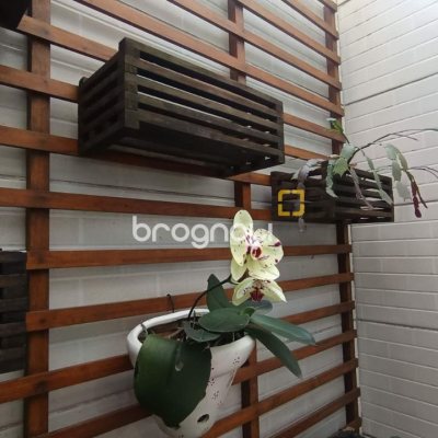 Casa com 184m², 3 quartos (sendo 1 suíte), 3 garagens, no bairro Carianos em Florianópolis