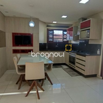 Casa com 184m², 3 quartos (sendo 1 suíte), 3 garagens, no bairro Carianos em Florianópolis