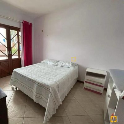 Casa com 184m², 3 quartos (sendo 1 suíte), 3 garagens, no bairro Carianos em Florianópolis