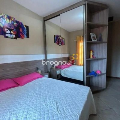 Casa com 184m², 3 quartos (sendo 1 suíte), 3 garagens, no bairro Carianos em Florianópolis