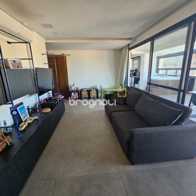 Cobertura com 140m², 3 quartos (sendo 1 suíte), 2 garagens, no bairro Kobrasol em São José