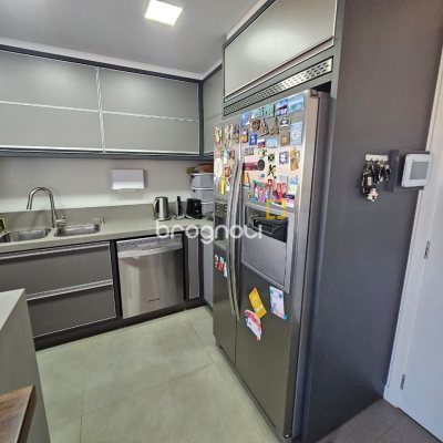 Cobertura com 140m², 3 quartos (sendo 1 suíte), 2 garagens, no bairro Kobrasol em São José