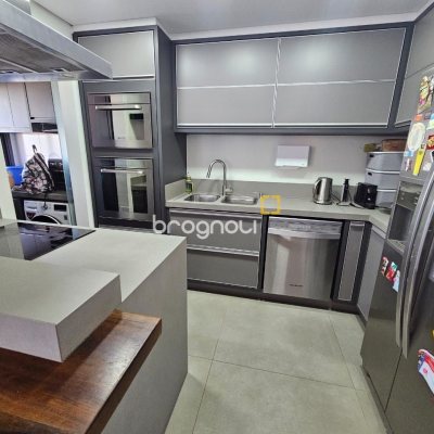 Cobertura com 140m², 3 quartos (sendo 1 suíte), 2 garagens, no bairro Kobrasol em São José
