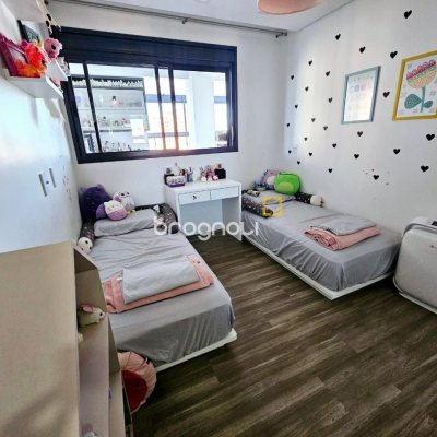 Cobertura com 140m², 3 quartos (sendo 1 suíte), 2 garagens, no bairro Kobrasol em São José