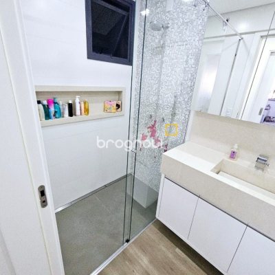 Cobertura com 140m², 3 quartos (sendo 1 suíte), 2 garagens, no bairro Kobrasol em São José