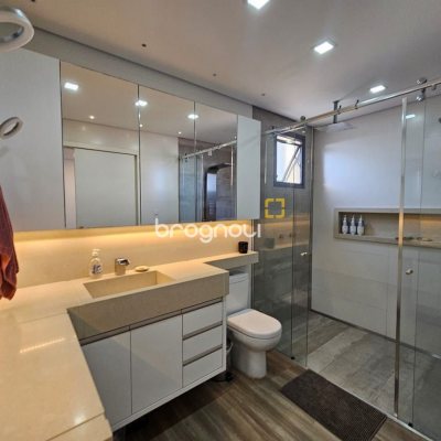 Cobertura com 140m², 3 quartos (sendo 1 suíte), 2 garagens, no bairro Kobrasol em São José