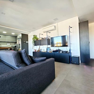 Cobertura com 140m², 3 quartos (sendo 1 suíte), 2 garagens, no bairro Kobrasol em São José