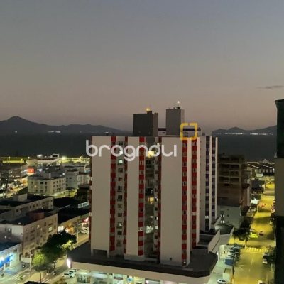 Cobertura com 140m², 3 quartos (sendo 1 suíte), 2 garagens, no bairro Kobrasol em São José