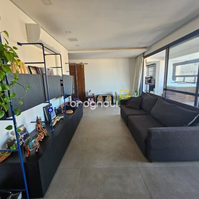 Cobertura com 140m², 3 quartos (sendo 1 suíte), 2 garagens, no bairro Kobrasol em São José