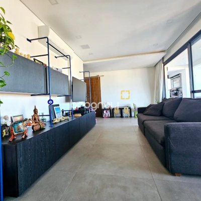 Cobertura com 140m², 3 quartos (sendo 1 suíte), 2 garagens, no bairro Kobrasol em São José