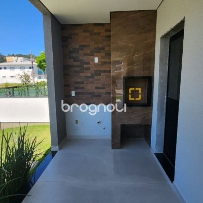 Casa com 162m², 3 quartos (sendo 1 suíte), 2 garagens, no bairro Cachoeira do Bom Jesus em Florianópolis