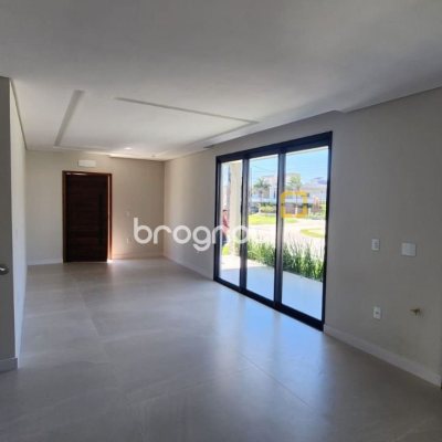 Casa com 162m², 3 quartos (sendo 1 suíte), 2 garagens, no bairro Cachoeira do Bom Jesus em Florianópolis