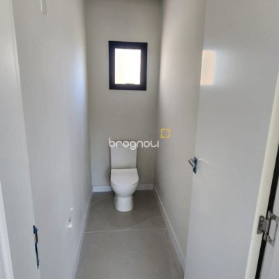 Casa com 162m², 3 quartos (sendo 1 suíte), 2 garagens, no bairro Cachoeira do Bom Jesus em Florianópolis