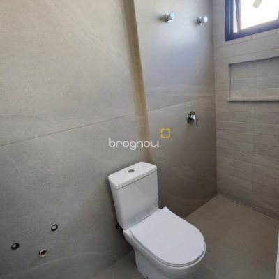 Casa com 162m², 3 quartos (sendo 1 suíte), 2 garagens, no bairro Cachoeira do Bom Jesus em Florianópolis