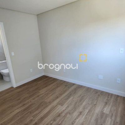 Casa com 162m², 3 quartos (sendo 1 suíte), 2 garagens, no bairro Cachoeira do Bom Jesus em Florianópolis