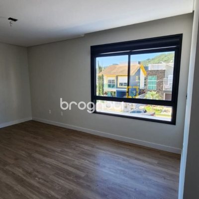Casa com 162m², 3 quartos (sendo 1 suíte), 2 garagens, no bairro Cachoeira do Bom Jesus em Florianópolis