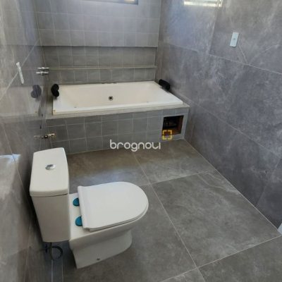 Casa com 162m², 3 quartos (sendo 1 suíte), 2 garagens, no bairro Cachoeira do Bom Jesus em Florianópolis