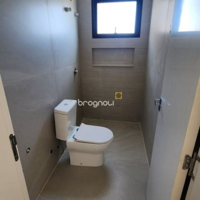 Casa com 162m², 3 quartos (sendo 1 suíte), 2 garagens, no bairro Cachoeira do Bom Jesus em Florianópolis