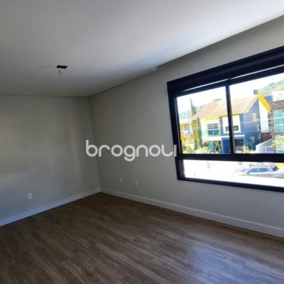 Casa com 162m², 3 quartos (sendo 1 suíte), 2 garagens, no bairro Cachoeira do Bom Jesus em Florianópolis