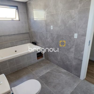 Casa com 162m², 3 quartos (sendo 1 suíte), 2 garagens, no bairro Cachoeira do Bom Jesus em Florianópolis