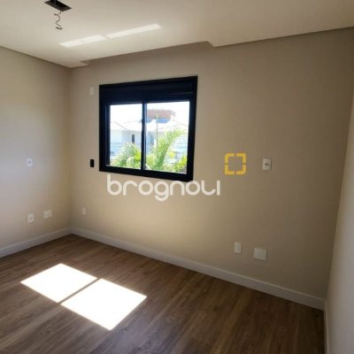 Casa com 162m², 3 quartos (sendo 1 suíte), 2 garagens, no bairro Cachoeira do Bom Jesus em Florianópolis