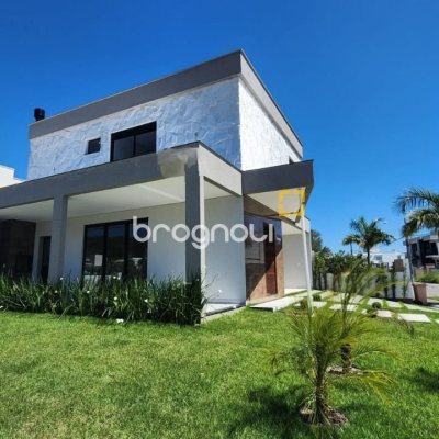 Casa com 162m², 3 quartos (sendo 1 suíte), 2 garagens, no bairro Cachoeira do Bom Jesus em Florianópolis