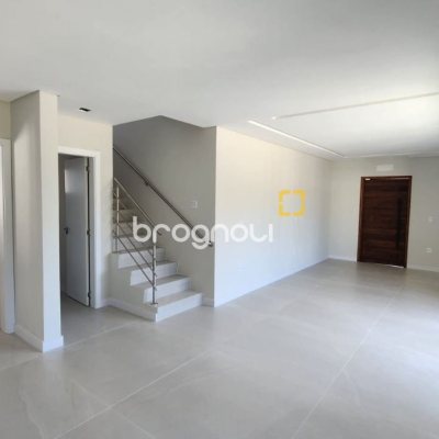 Casa com 162m², 3 quartos (sendo 1 suíte), 2 garagens, no bairro Cachoeira do Bom Jesus em Florianópolis