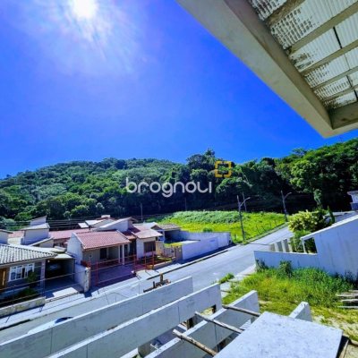 Casa com 142m², 3 quartos (sendo 1 suíte), 2 garagens, no bairro Forquilhinha em São José