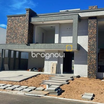Casa de Condomínio com 375m², 3 quartos (sendo 3 suítes), 2 garagens, no bairro Rio Vermelho em Florianópolis