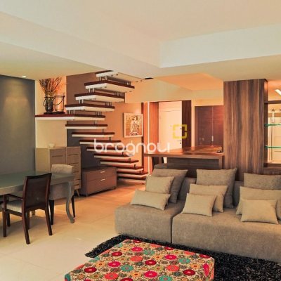 Apartamento com 156m², 2 quartos (sendo 2 suítes), 2 garagens, no bairro Centro em Florianópolis