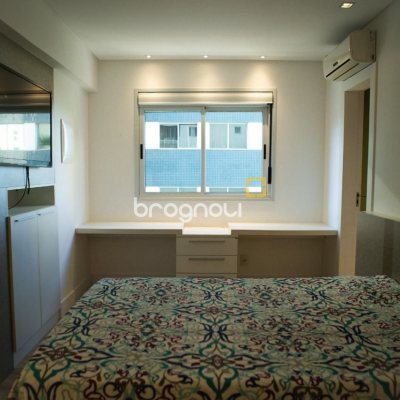 Apartamento com 156m², 2 quartos (sendo 2 suítes), 2 garagens, no bairro Centro em Florianópolis