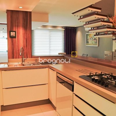 Apartamento com 156m², 2 quartos (sendo 2 suítes), 2 garagens, no bairro Centro em Florianópolis