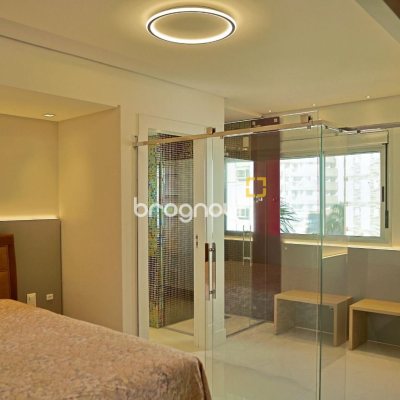 Apartamento com 156m², 2 quartos (sendo 2 suítes), 2 garagens, no bairro Centro em Florianópolis