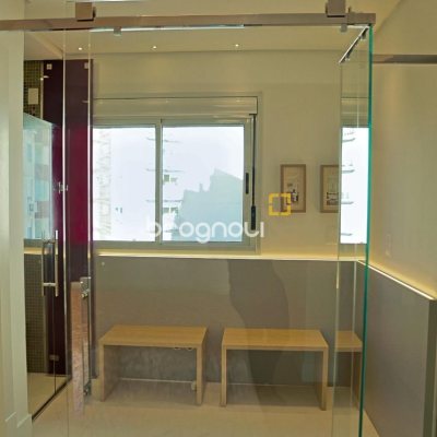 Apartamento com 156m², 2 quartos (sendo 2 suítes), 2 garagens, no bairro Centro em Florianópolis