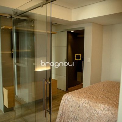 Apartamento com 156m², 2 quartos (sendo 2 suítes), 2 garagens, no bairro Centro em Florianópolis